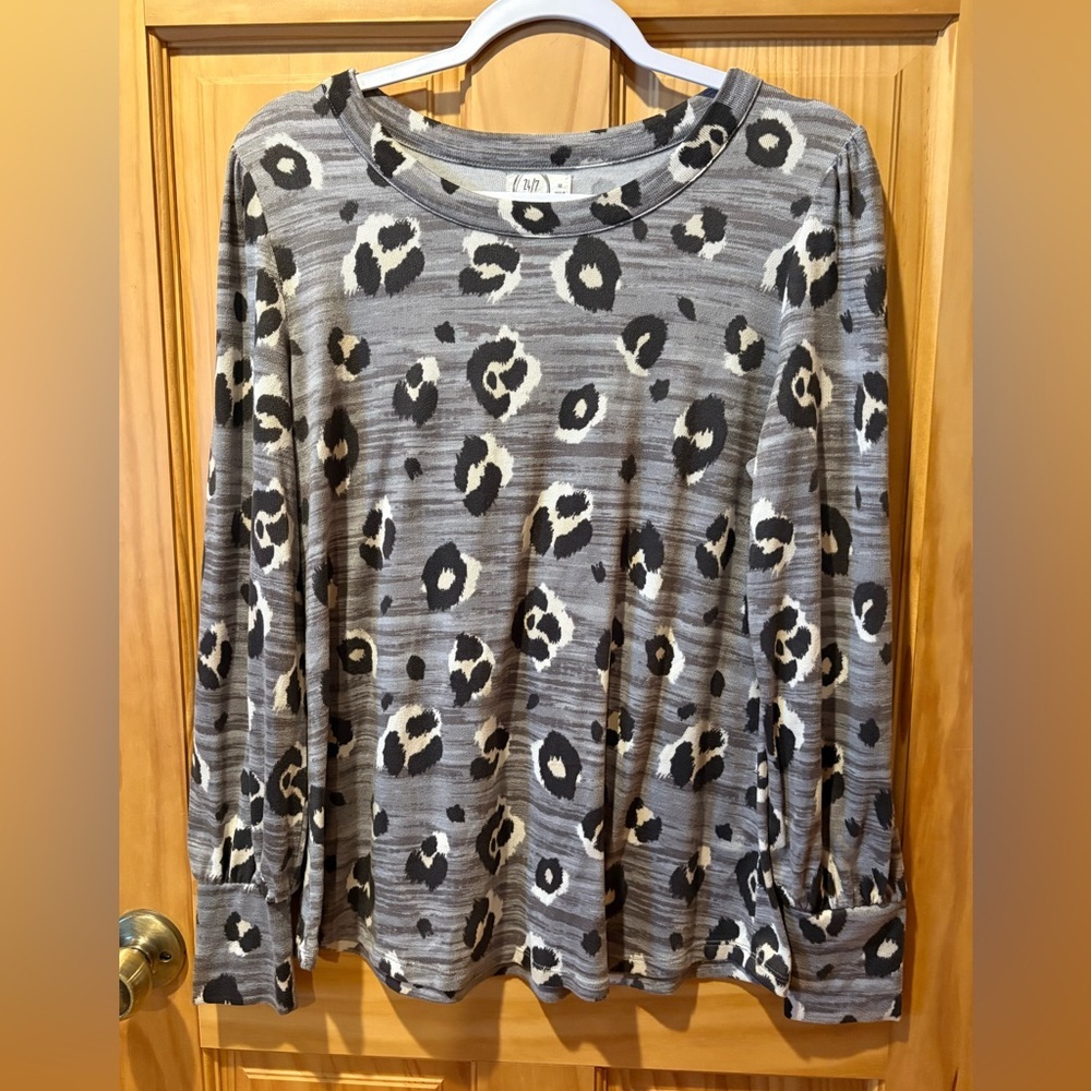 Maurices 24/7 Super Soft Black Gray White Leopard Print top size M
